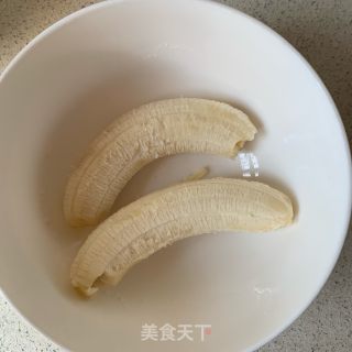 香蕉鸡蛋饼的做法步骤：2