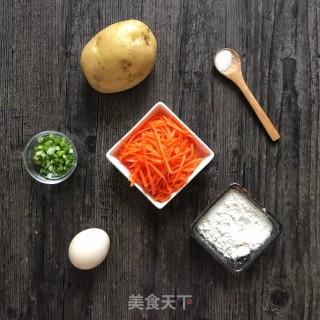 土豆胡萝卜丝饼的做法步骤：1