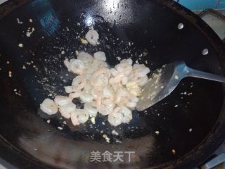 快手餐一一西兰花炒虾仁的做法步骤：3