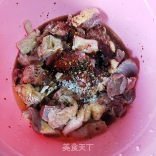 杂味鸭肉煲的做法步骤：2