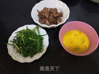 猪心炒韭菜鸡蛋的做法步骤：2