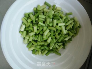 肉丁香菇炒蒜薹的做法步骤：4