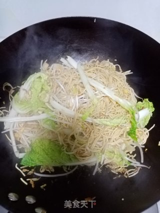 鸡蛋肉丝炒面的做法步骤：5