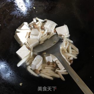 菌菇豆腐丸子汤的做法步骤：7