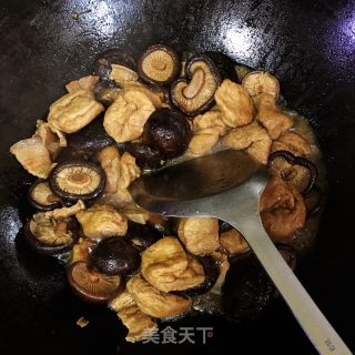 香菇烧油豆腐的做法步骤：8