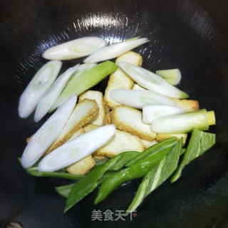 葱香豆干的做法步骤：5