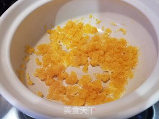 咸蛋黄虾仁豆腐的做法步骤：8