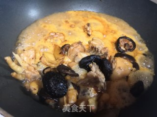 香菇焖土鸡的做法步骤：5