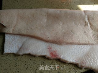 豆角炒肉皮的做法步骤：1