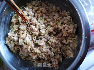 酸菜水饺的做法步骤：2