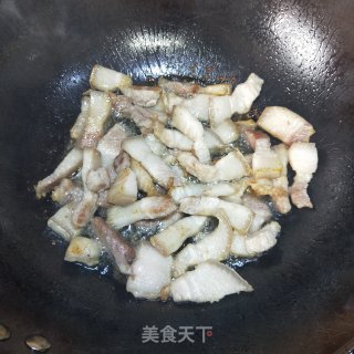 五花肉炒菜椒的做法步骤：4