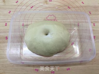 豆沙花朵面包的做法步骤：7