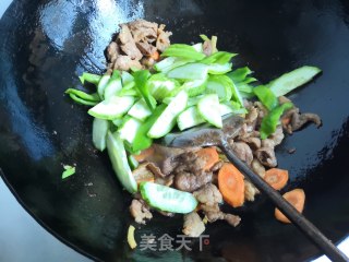 尖椒黄瓜炒肉片的做法步骤：8