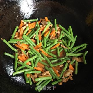 胡萝卜豆角炒肉丝的做法步骤：10