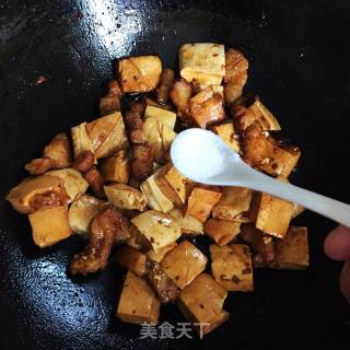 五花肉烧豆腐的做法步骤：6