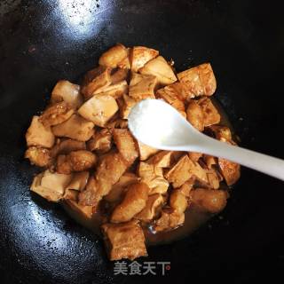 五花肉烧豆腐的做法步骤：8