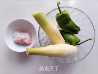 茭白青椒炒肉丝的做法步骤：1