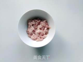 茭白青椒炒肉丝的做法步骤：2