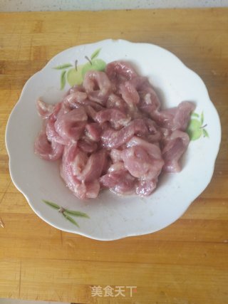 鱼香味扁豆炒肉丝的做法步骤：4