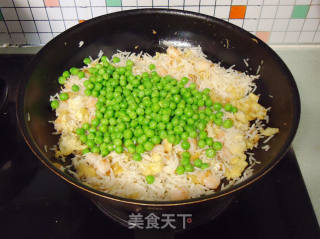 虾仁鸡蛋青豆炒饭的做法步骤：7