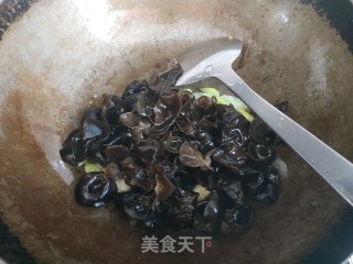 木耳炒肉片的做法步骤：8