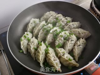 肉末豇豆煎饺的做法步骤：9