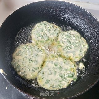 韭菜鸡蛋饼的做法步骤：10