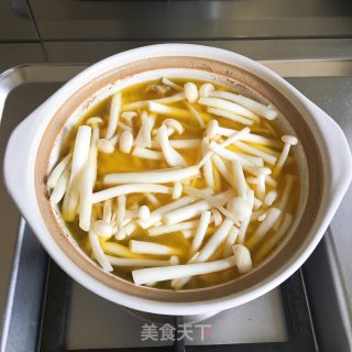 鲜菇炖鸡汤的做法步骤：5