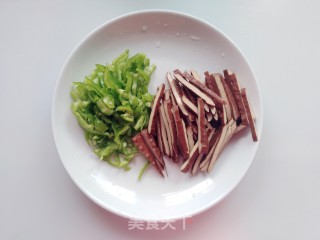 青椒豆芽炒香干的做法步骤：3