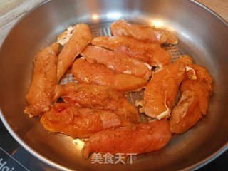 牛牛的减肥餐—煎鸡胸的做法步骤：4