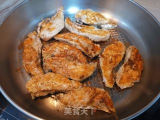 牛牛的减肥餐—煎鸡胸的做法步骤：5