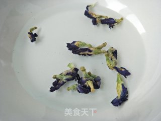 蓝玫瑰花馒头的做法步骤：2