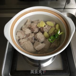 菌菇冬瓜排骨汤的做法步骤：4