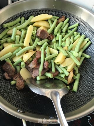 猪肉炖豆角土豆的做法步骤：10