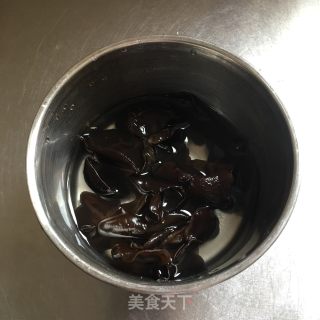 木耳土豆蒸排骨的做法步骤：3