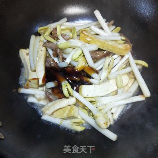 花生芽炒豆干的做法步骤：7