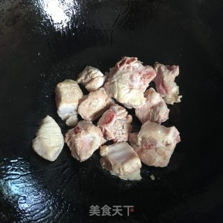 排骨烧腐竹的做法步骤：2