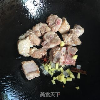 排骨烧腐竹的做法步骤：3