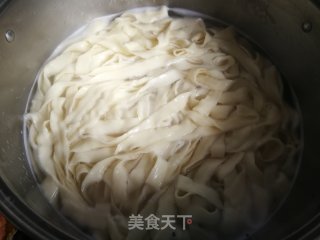 香菇卤捞刀削面的做法步骤：15