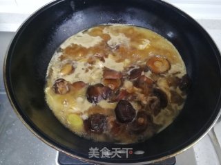 香菇烧鸡腿的做法步骤：3