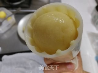 流心奶黄月饼的做法步骤：21