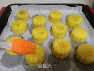 传统月饼(不用转化糖浆和枧水)的做法步骤：9