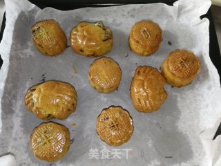 传统月饼(不用转化糖浆和枧水)的做法步骤：11