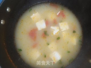 番茄鲈鱼豆腐汤的做法步骤：4