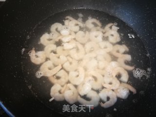 皱皮椒木耳炒虾仁的做法步骤：5