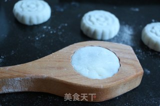 红豆沙冰皮月饼的做法步骤：6