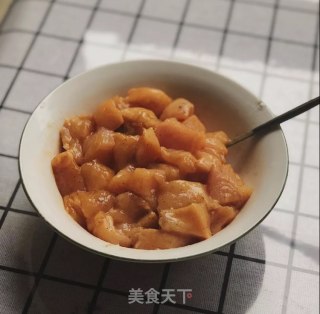 西兰花炒鸡胸肉的做法步骤：3