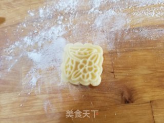 单黄酥皮月饼的做法步骤：11