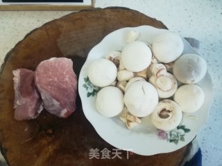 口蘑炒肉片的做法步骤：1