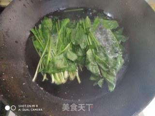 家常饼   菠菜鸡蛋饼的做法步骤：2